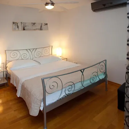 Anamaria Διαμέρισμα Ποντστράνα